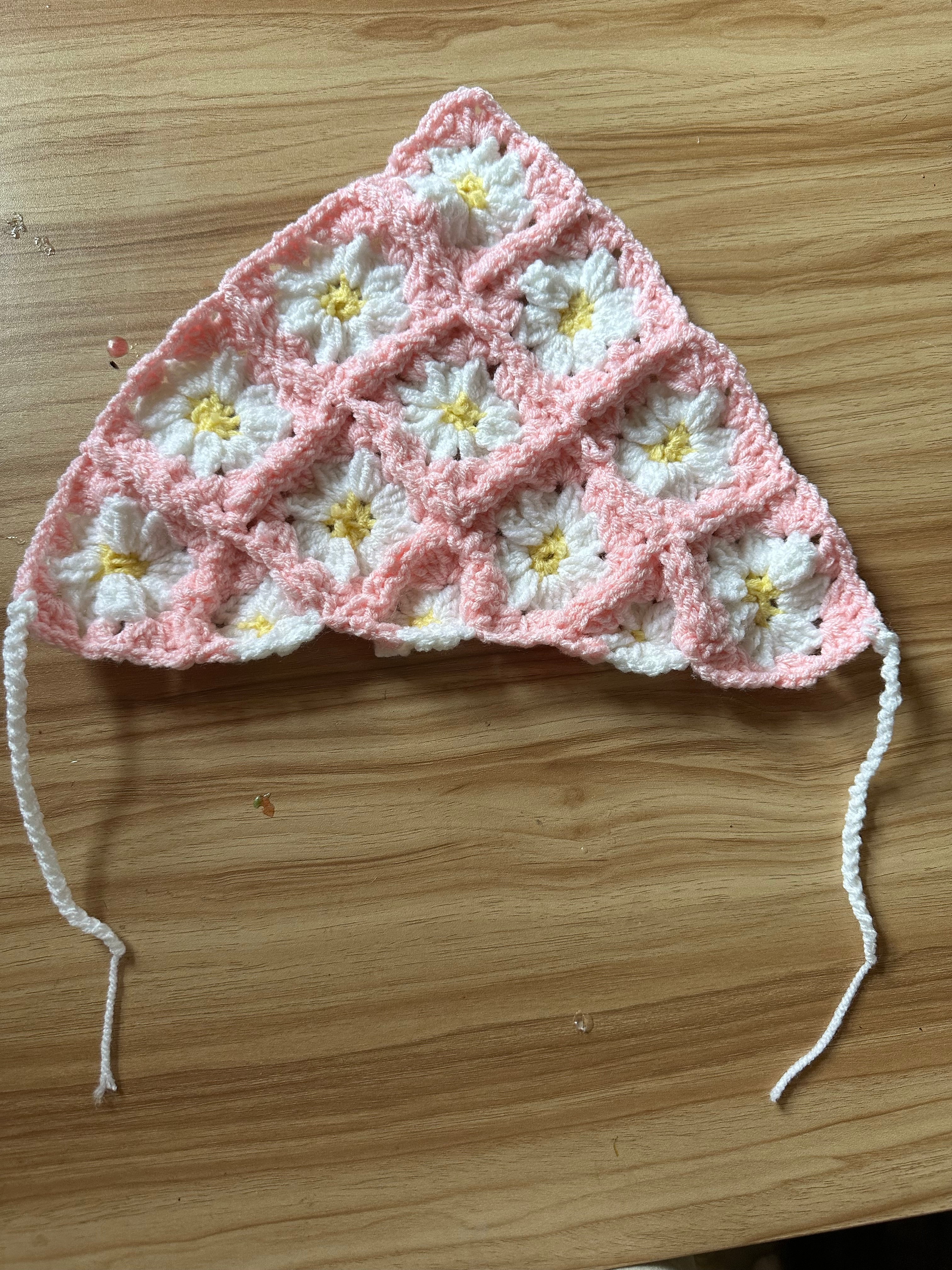 Crochet daisy bandana