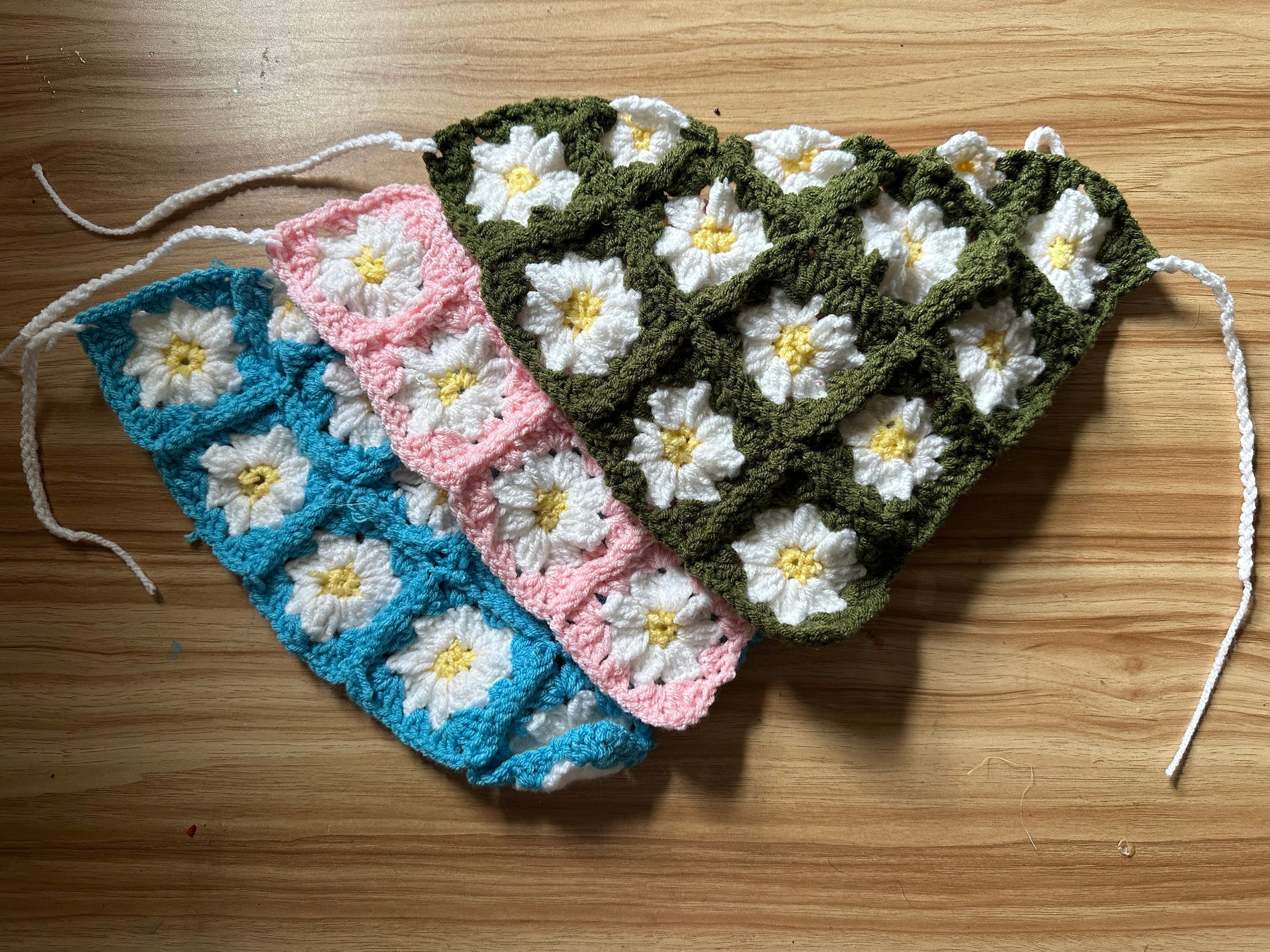 Crochet daisy bandana