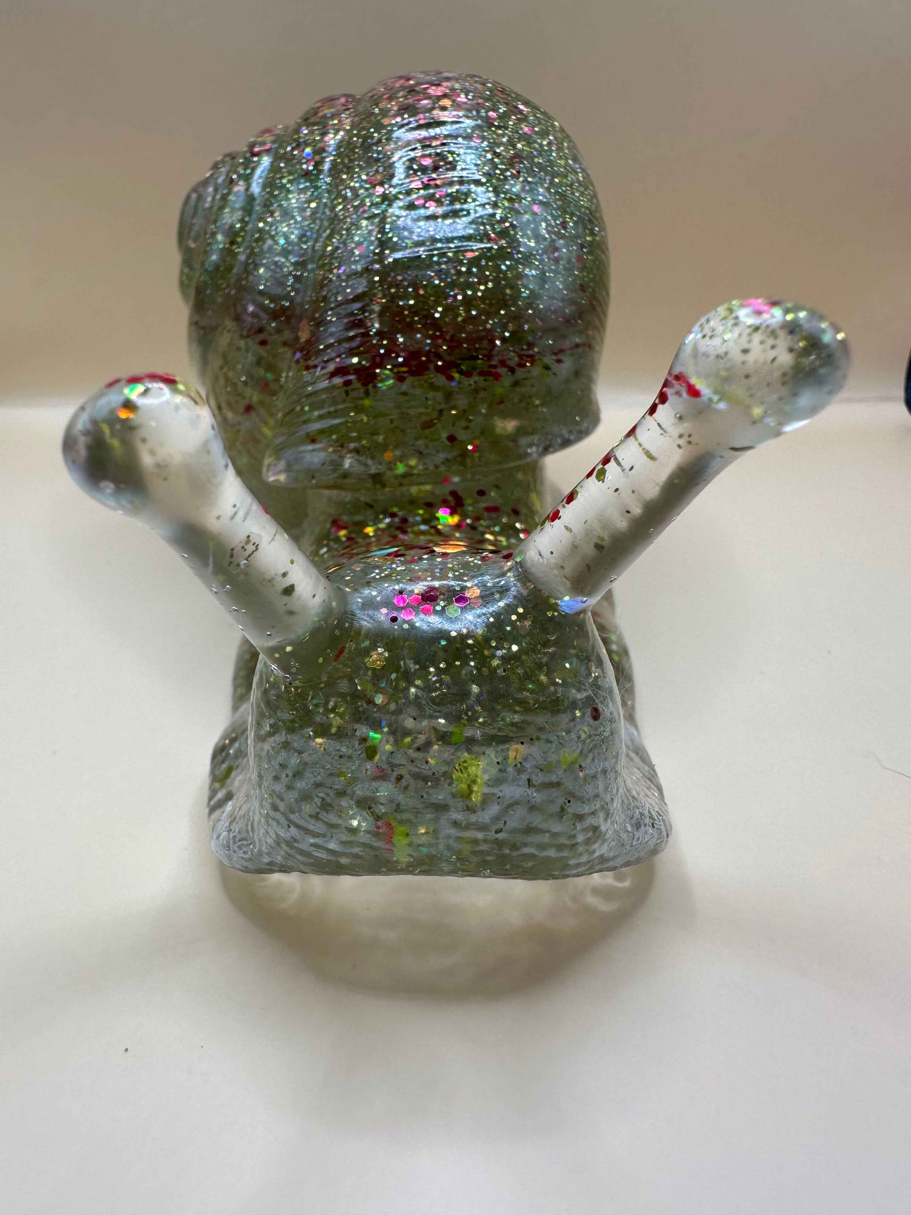 Glitter resin snail