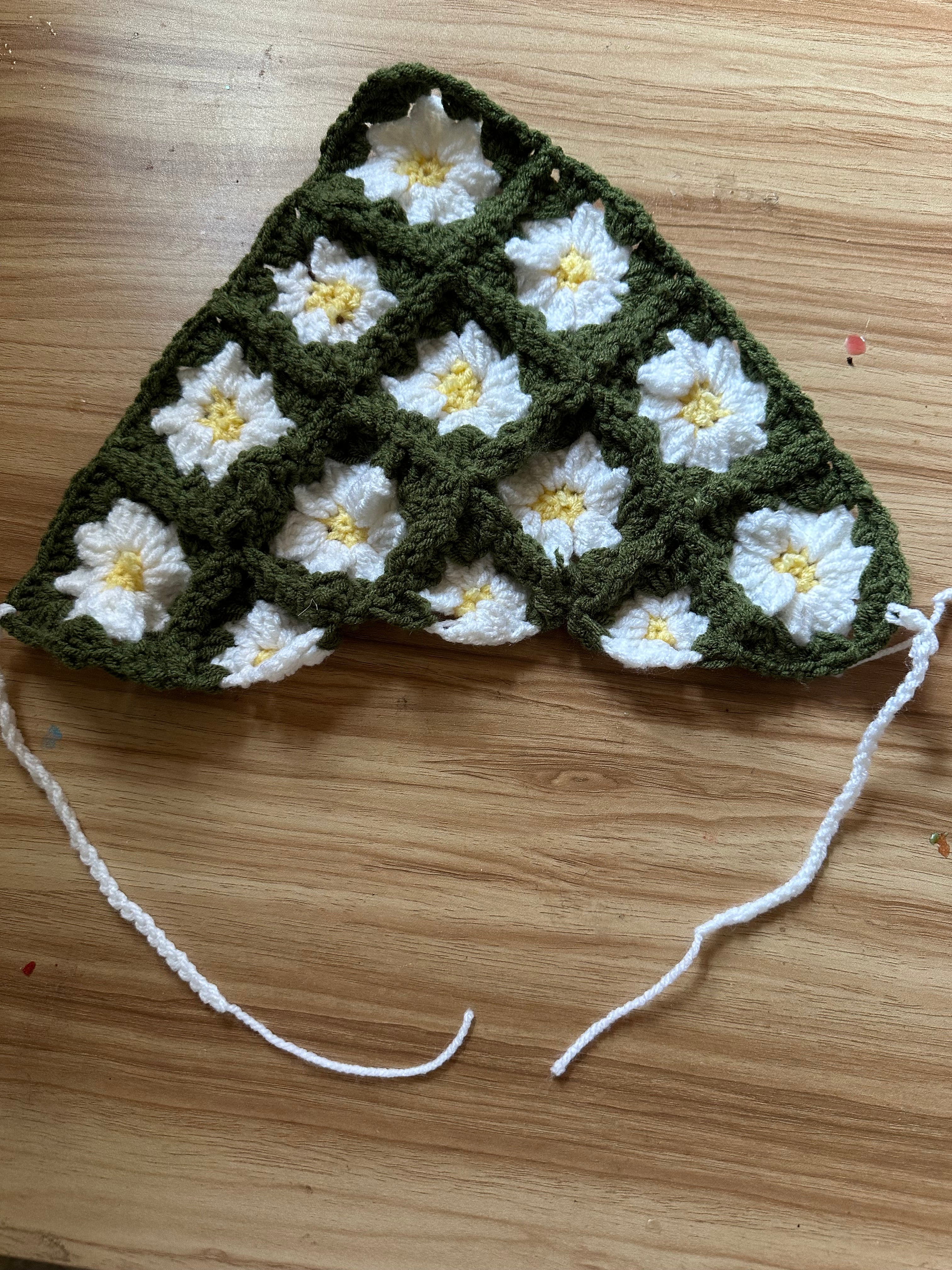 Crochet daisy bandana